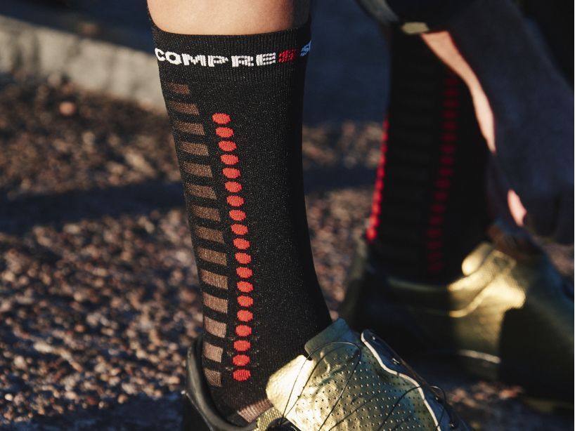 PRO RACING SOCKS V4.0 ULTRALIGHT BIKE - BLACKRED